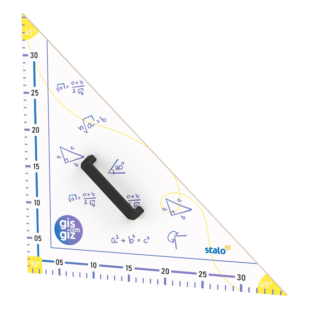 Um esquadro de quadro de grandes dimensões, branco e transparente, com ângulos de 90, 60 e 30 graus. Possui escalas de medição nas bordas e ilustrações de fórmulas e figuras geométricas no corpo. Uma alça preta está fixada no centro.